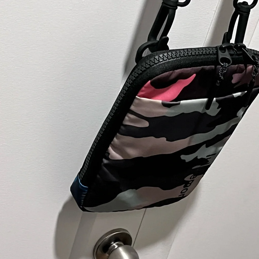 Lululemon Athletica Pre-Loved Authentic Easy Access Heritage 365 Camo Crossbody - Picture 9 of 15